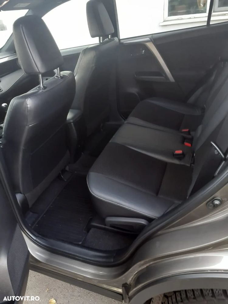 Toyota RAV4 2.0 D-4D 2WD Luxury - 5