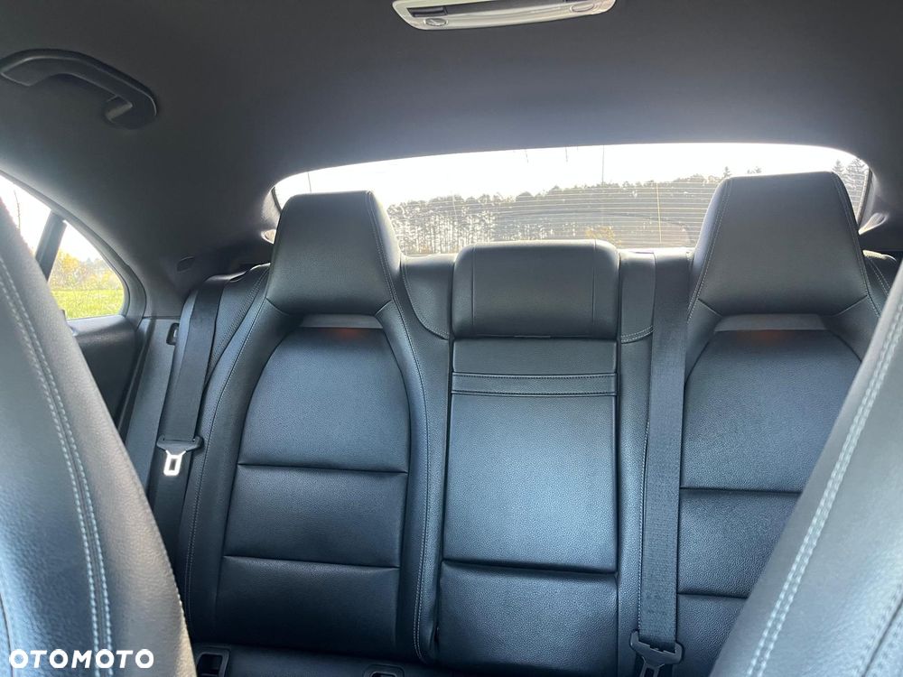 Mercedes-Benz CLA 250 4Matic 7G-DCT Sport - 16
