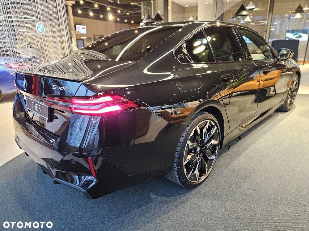BMW Seria 5 530e - 5