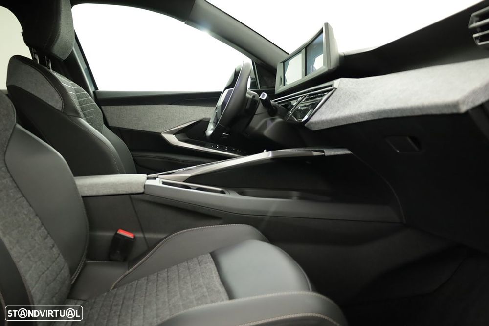 Peugeot 3008 1.2 Hybrid Allure e-DCS6 - 19