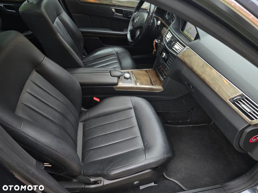 Mercedes-Benz Klasa E 350 CDI DPF BlueEFFICIENCY 7G-TRONIC Elegance - 28