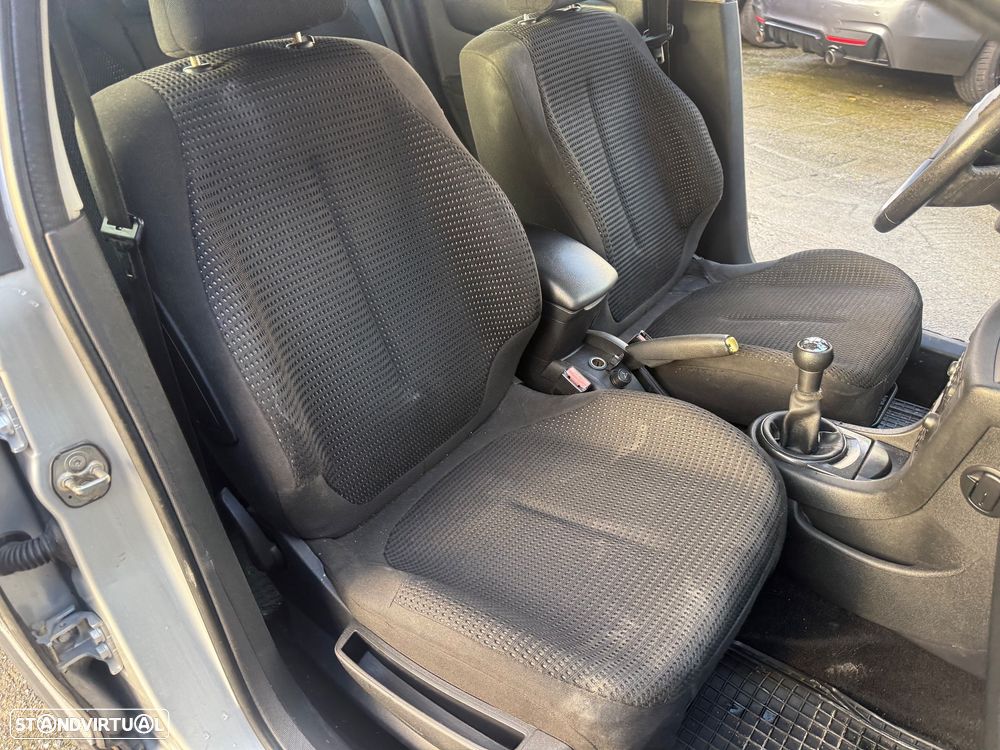 Citroën C4 1.6 HDi SX - 18