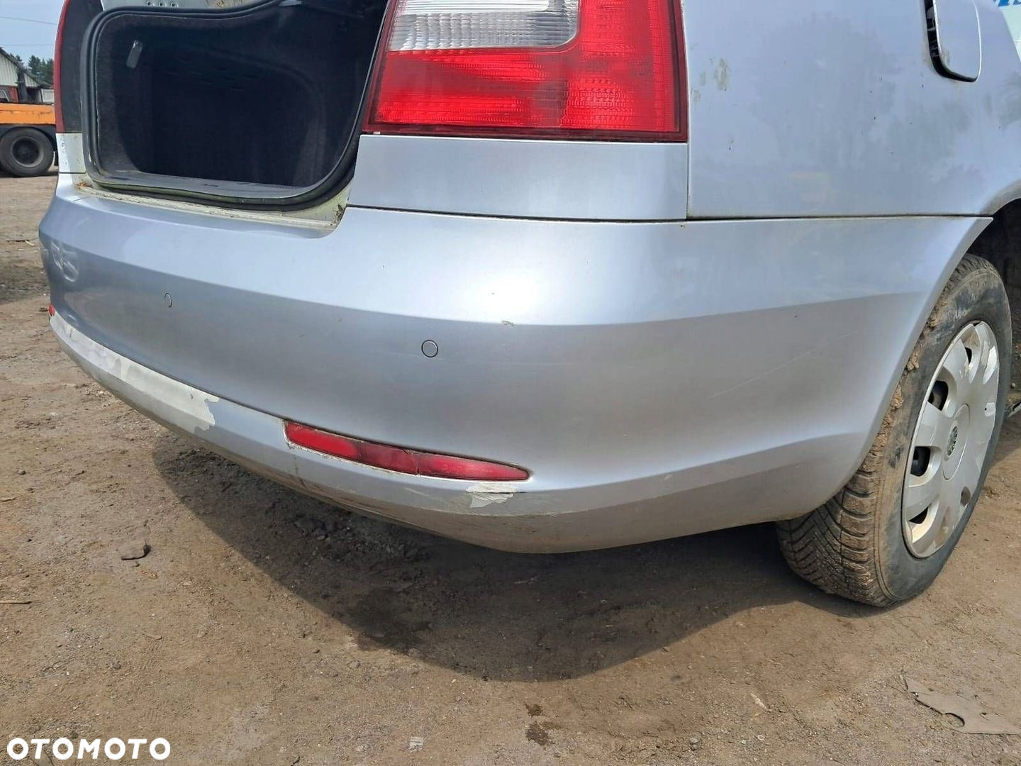 ZDERZAK TYLNY TYŁ SKODA OCTAVIA II HB 2011R KOD LAK.LA7W - 3