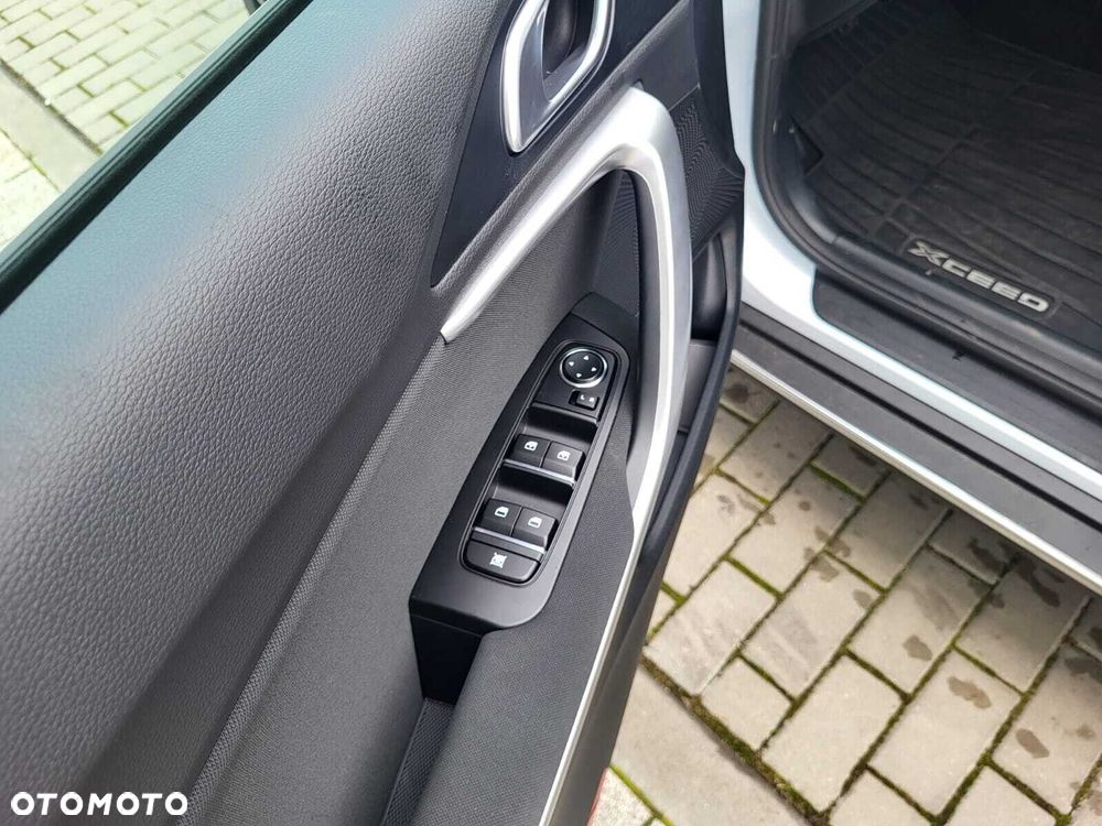 Kia XCeed - 11