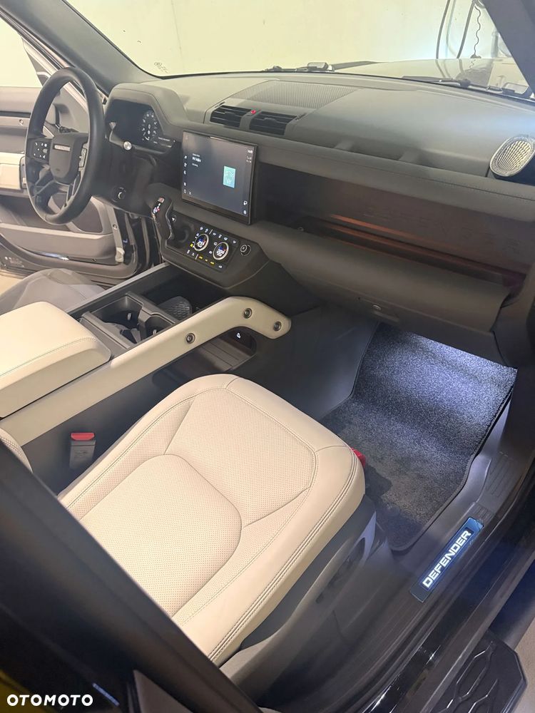 Land Rover Defender 3.0 D250 mHEV X-Dynamic S - 19