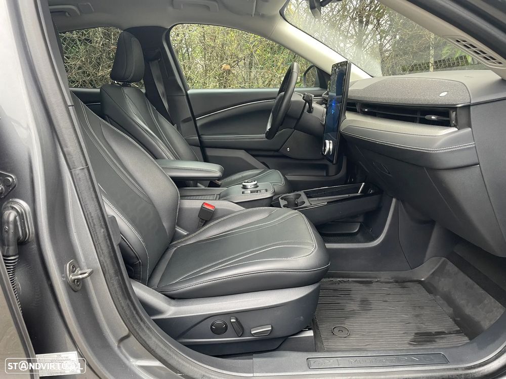 Ford Mustang Mach-E Standard - 28