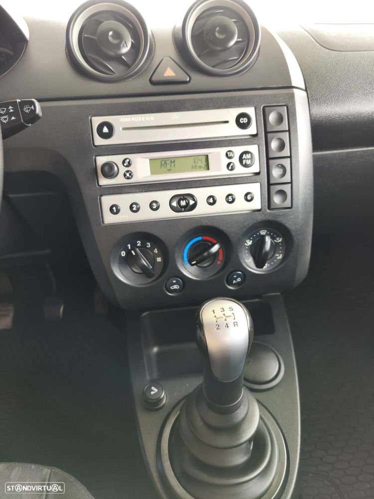 Ford Fiesta 1.4 TDCI - 10