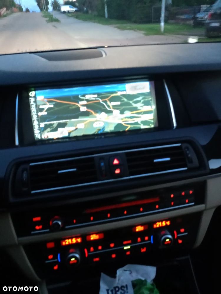 BMW Seria 5 520d xDrive - 12