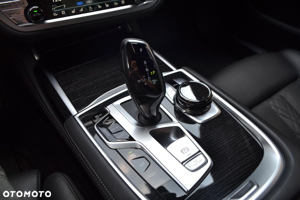 BMW Seria 7 750d xDrive sport - 14