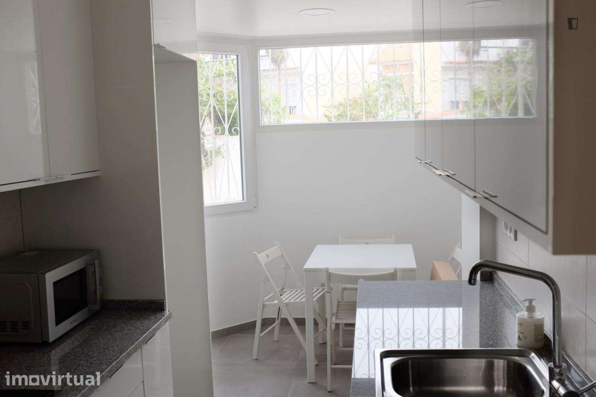 Quarto - localizado em Carcavelos Lisbon - Grande imagem: 4/8