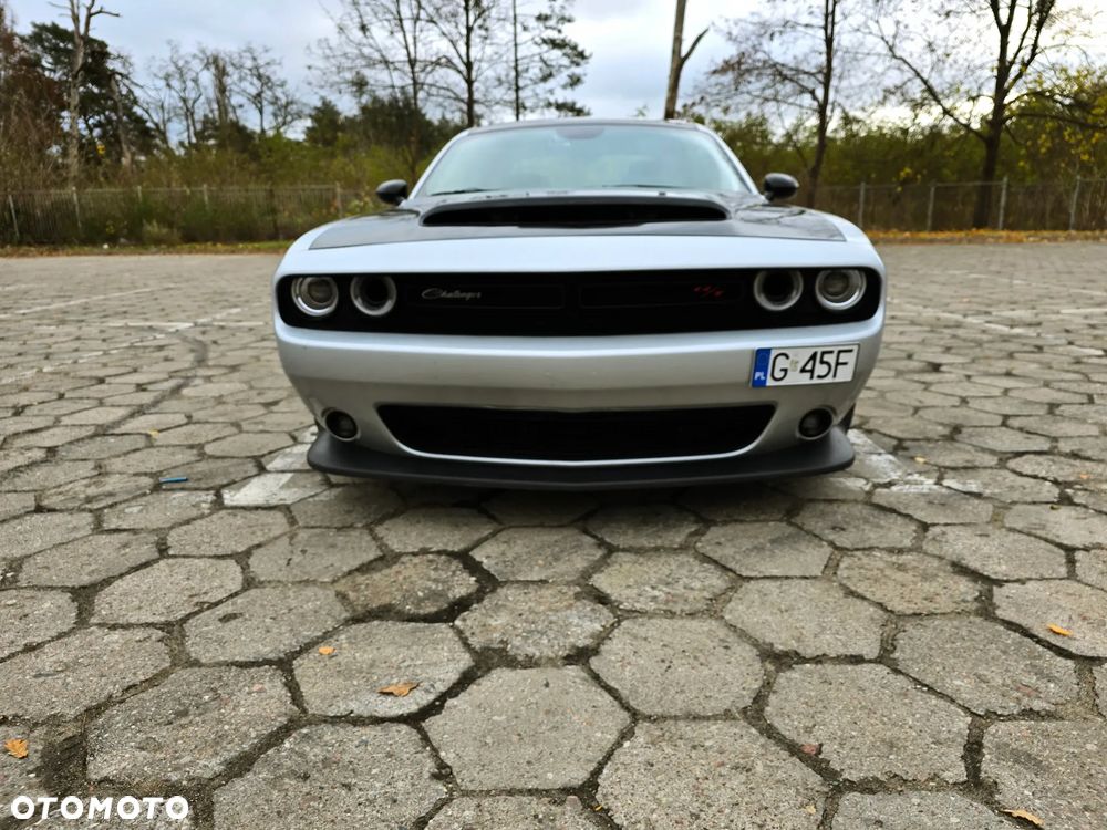 Dodge Challenger - 8