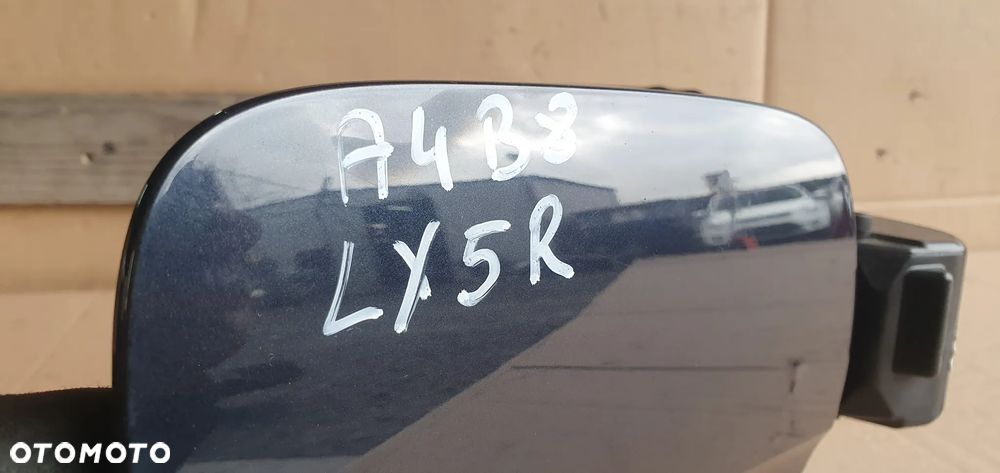 Klapka wlewu paliwa Audi A4 B8 LX5R 8K0809999A - 9