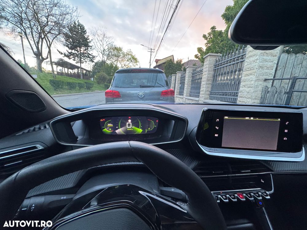 Peugeot 2008 1.2 L PureTech STT Allure - 21