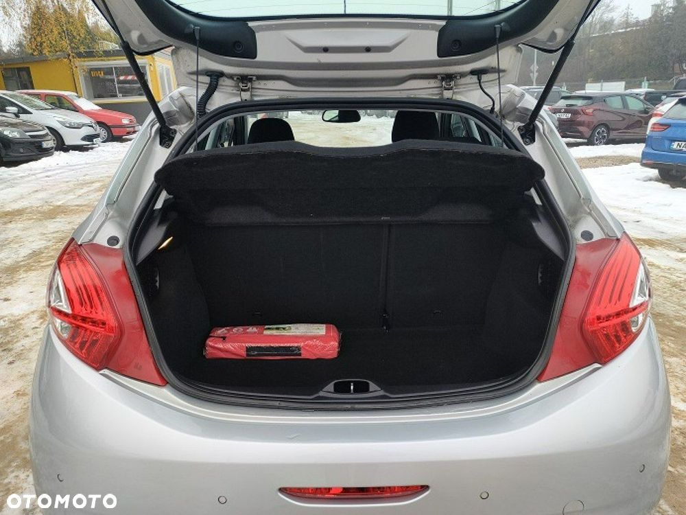 Peugeot 208 - 16