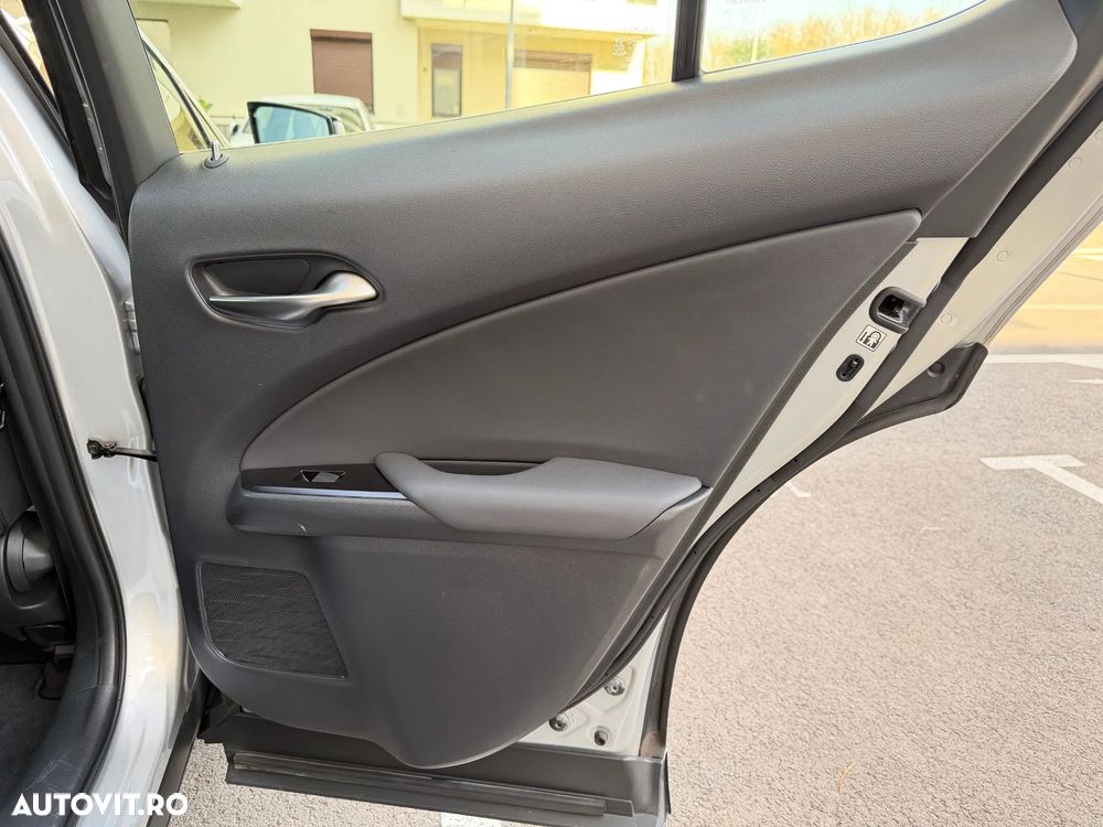 Lexus UX 250h E-FOUR Business - 21
