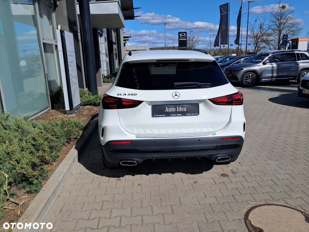 Mercedes-Benz GLA - 13