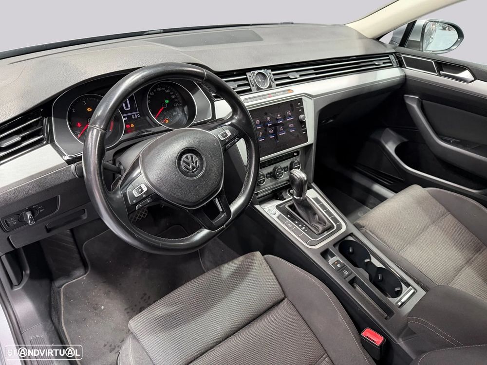 VW Passat 1.6 TDI Business DSG - 17