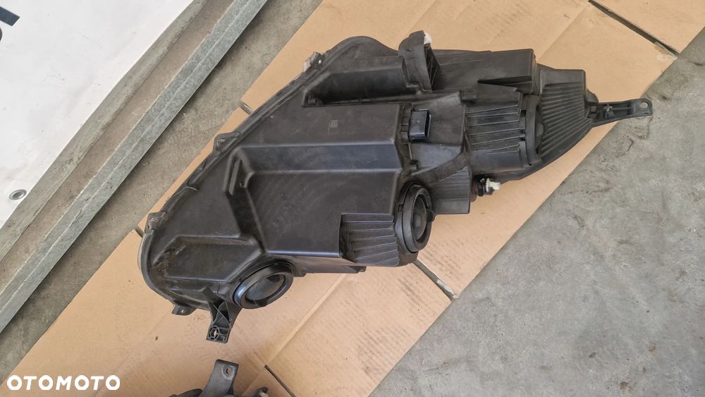 Lampy przednia lewa/ prawa Ford Escape 2020- USA - 6