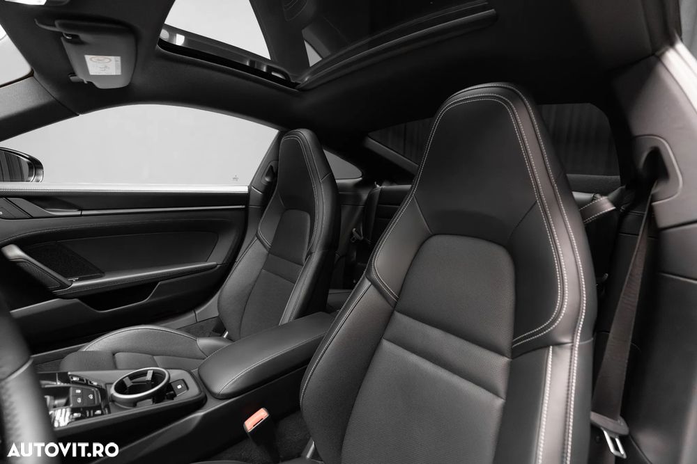 Porsche 911 4 GTS PDK - 8