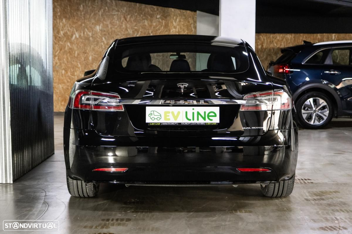 Tesla Model S - 6