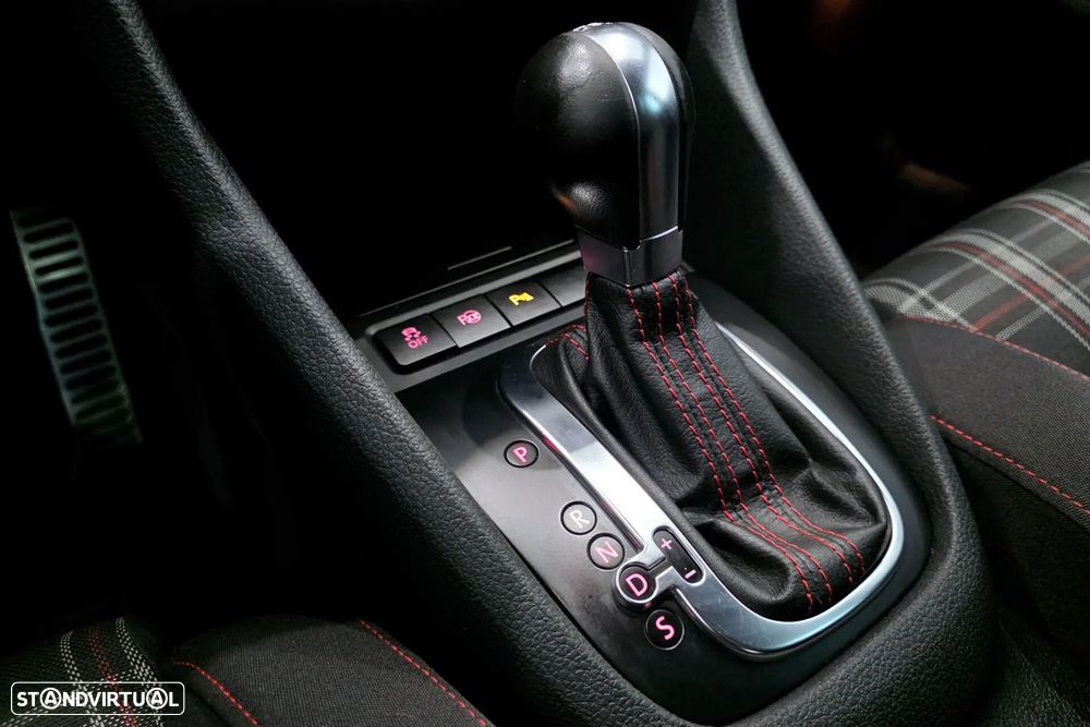 VW Golf 2.0 TSi GTI DSG - 25