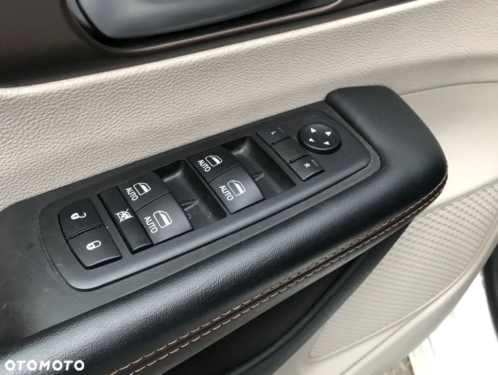 Chrysler Pacifica - 24