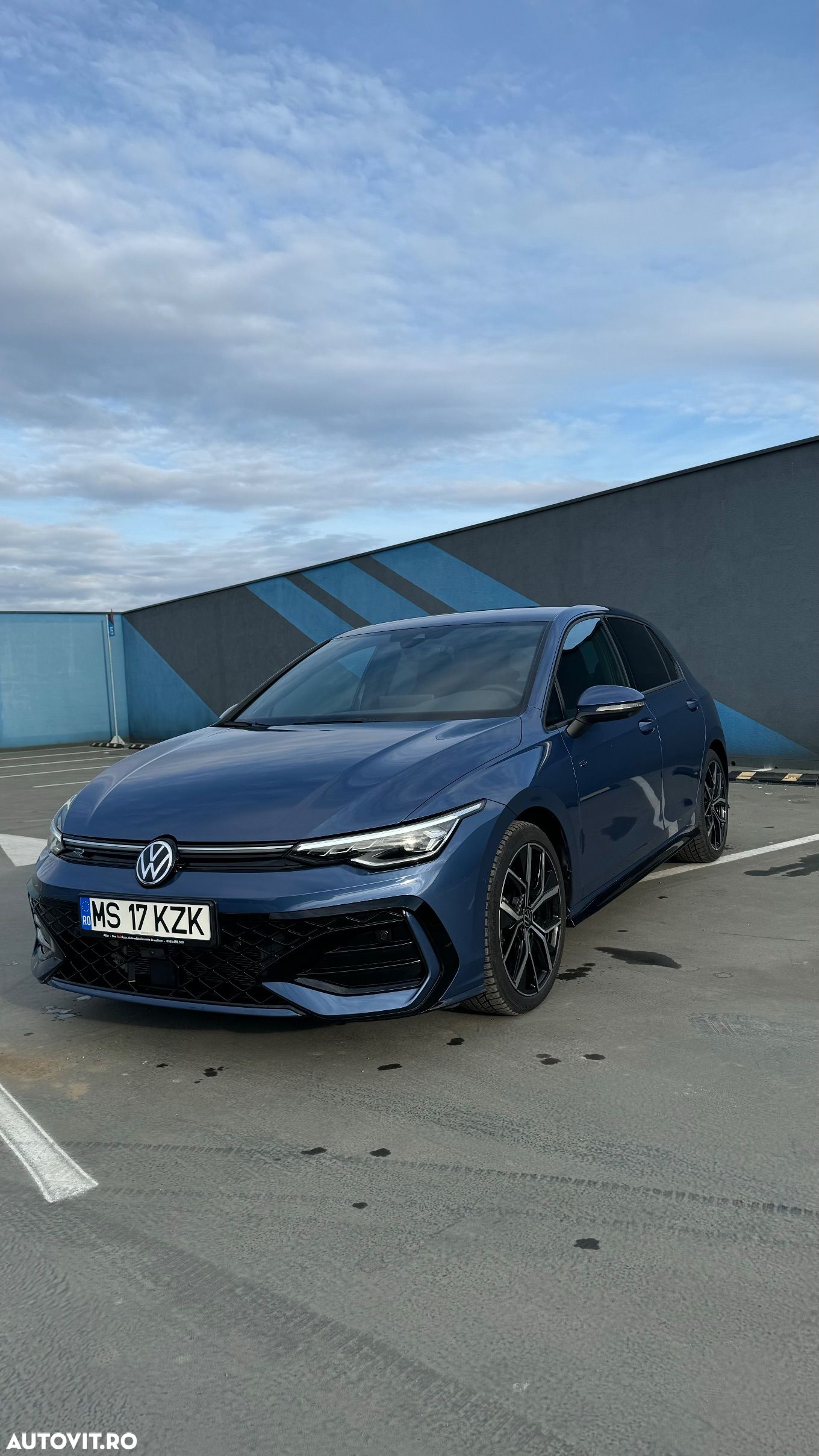 Volkswagen Golf 1.5 eTSI DSG MHEV R-Line - 1