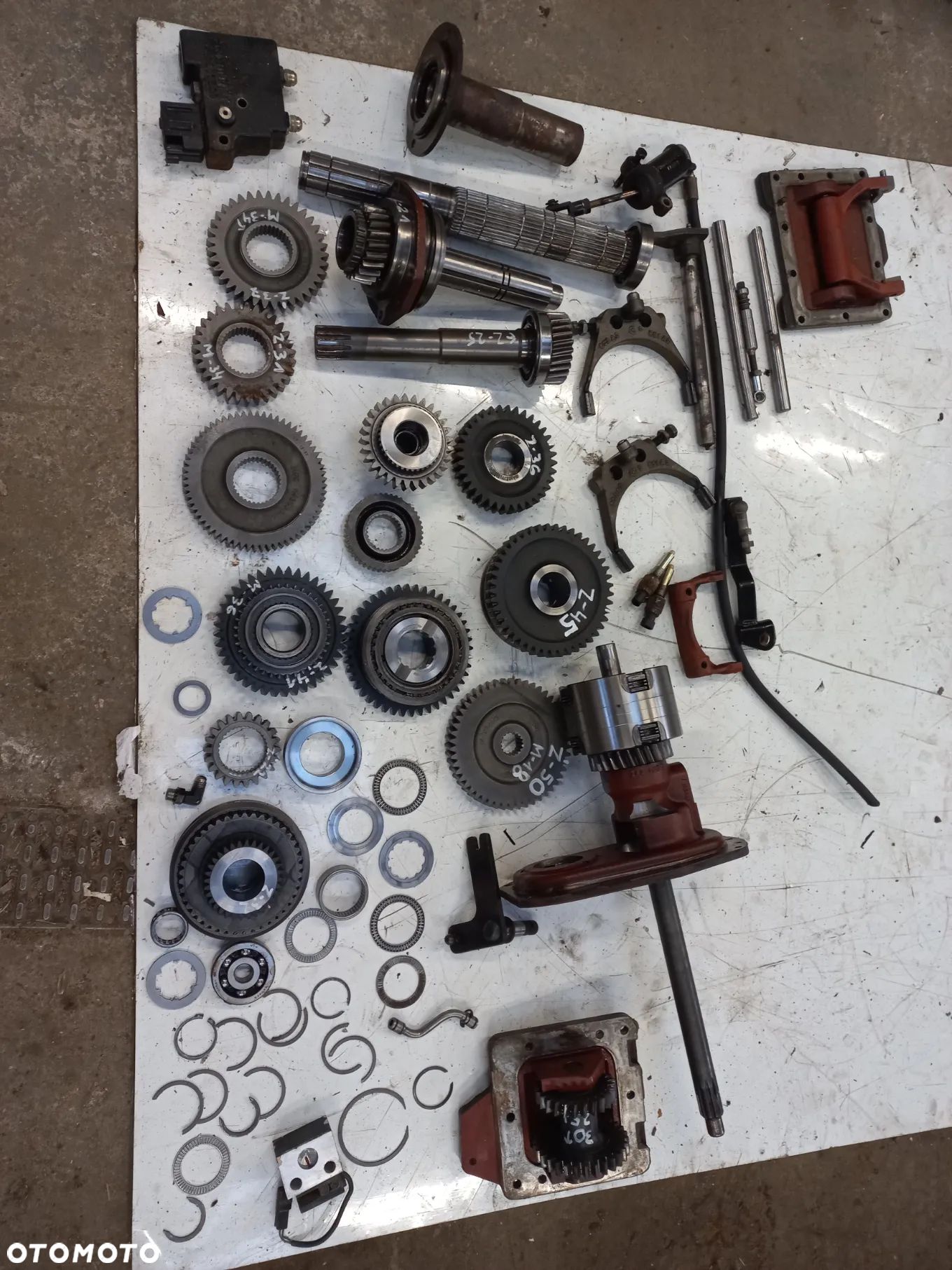 Części skrzyni biegów case CX 100,cx90,cx80,cx70,cx60,cx50, wałek półbieg,rewers,koło zębate,synchronizator,przesówka,233777A1,4220,4230,4240,3210,kosz,elektrozawór,cewka,253946a5,253945a5. - 1