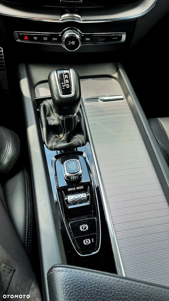 Volvo XC 60 D4 SCR R-Design - 15