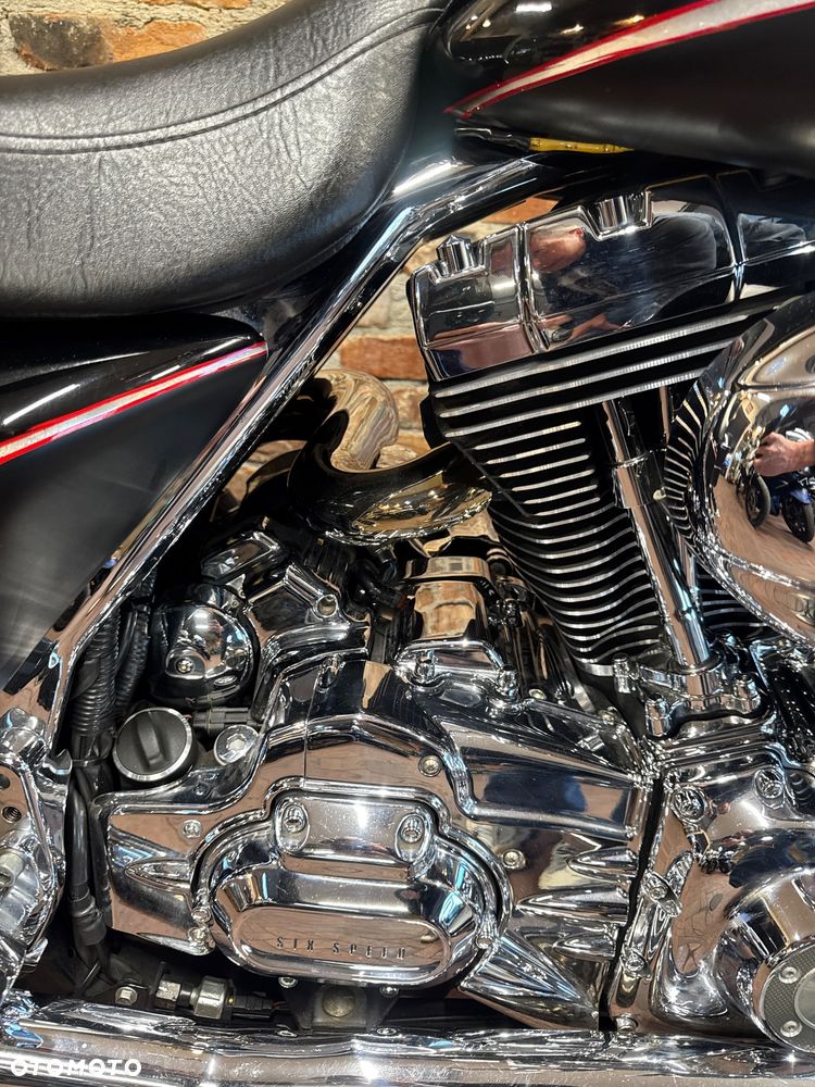 Harley-Davidson Touring Street Glide - 14