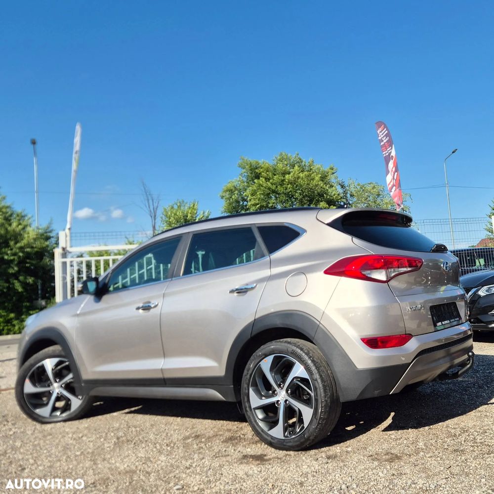 Hyundai Tucson 2.0 CRDI 4WD 6MT Luxury Pack+ - 10
