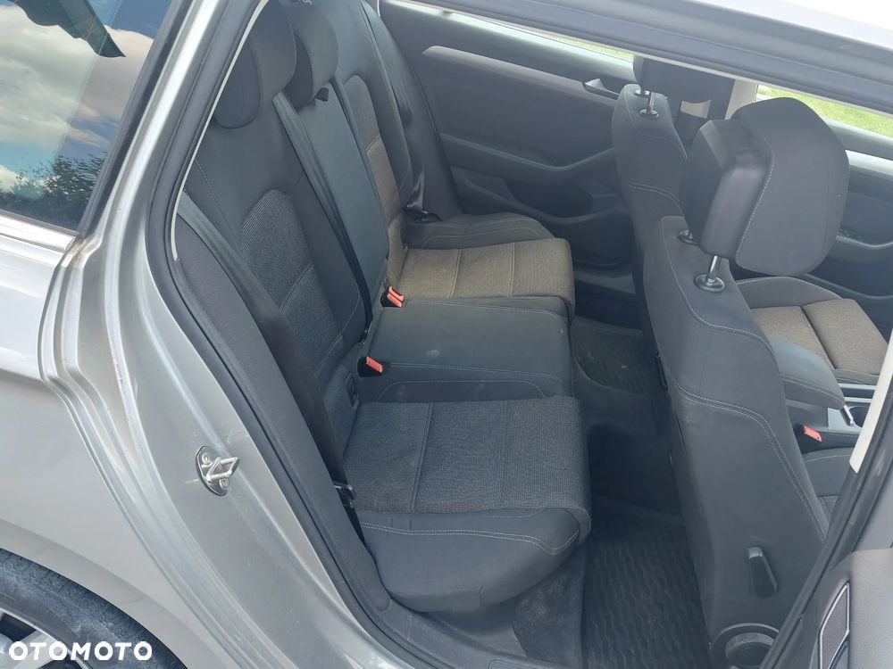Volkswagen Passat 2.0 TDI (BlueMotion Technology) Comfortline - 13