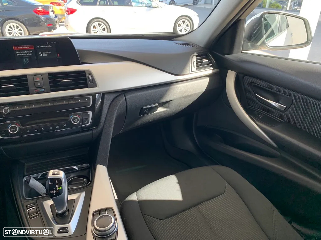 BMW 330 e iPerformance Line Sport - 14