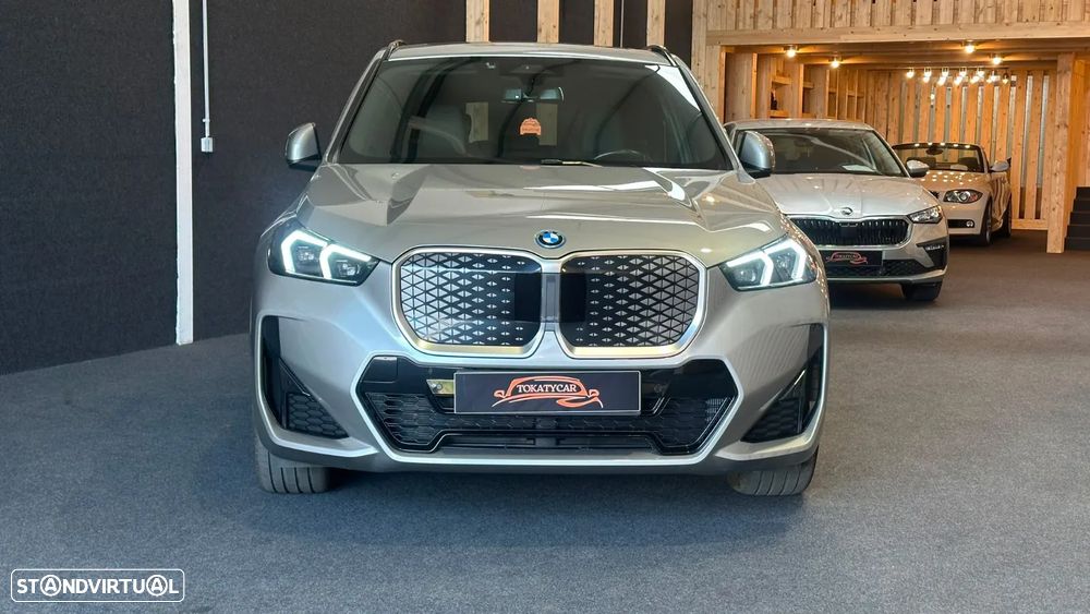 BMW iX1 eDrive20 Pack Desportivo M — fotografia 3