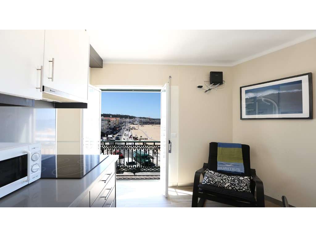 Apartamento T1 + Sotão em Primeira Linha de Mar na Nazré - Grande imagem: 4/24