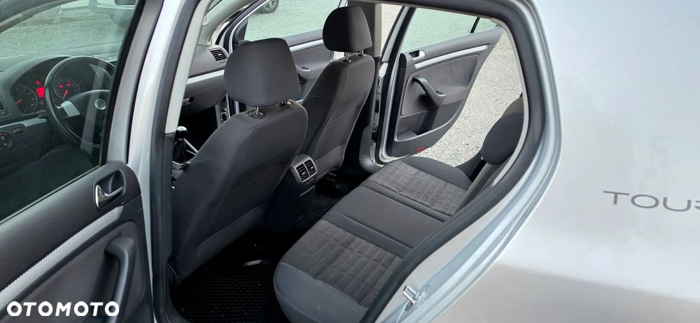 Volkswagen Golf - 25