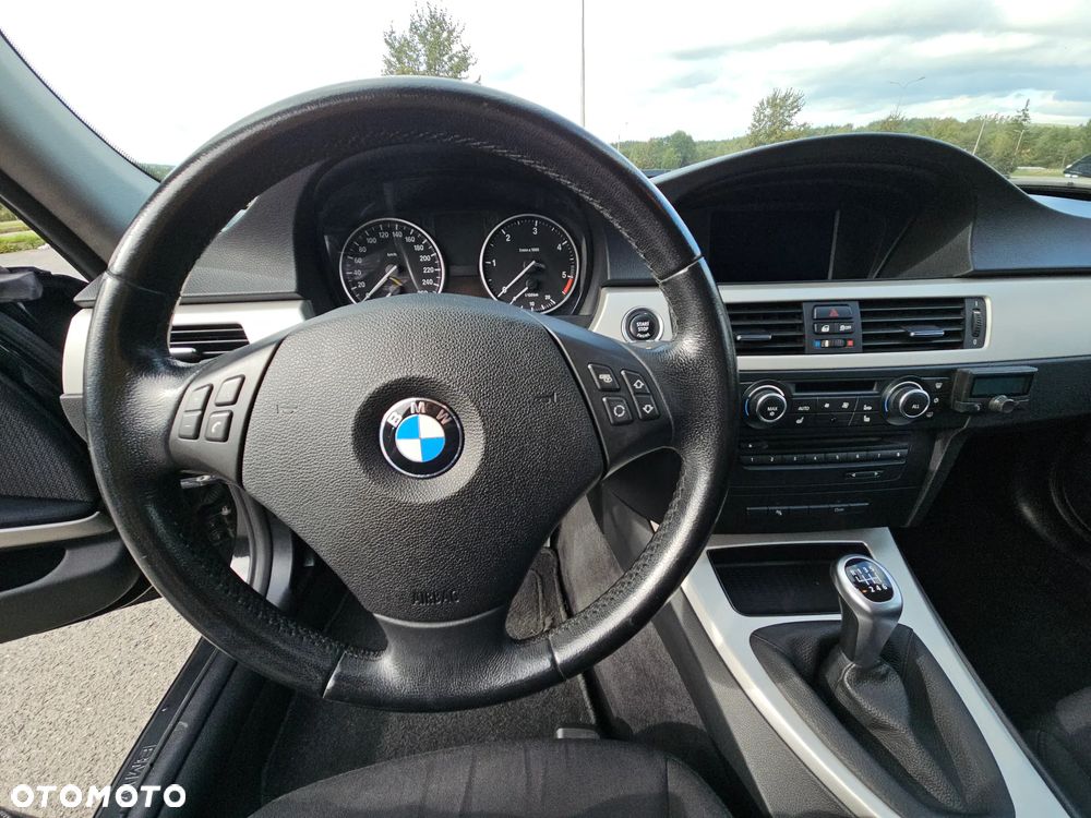BMW Seria 3 318d Touring - 15