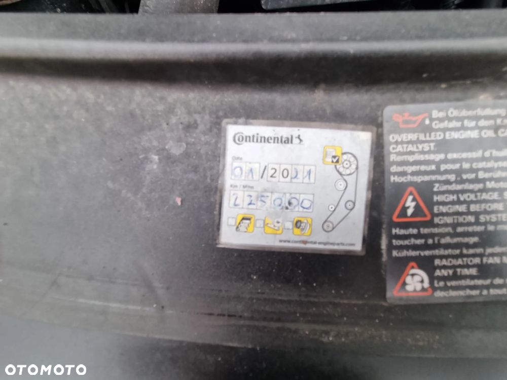 Volkswagen Touran 2.0 TDI Highline - 31