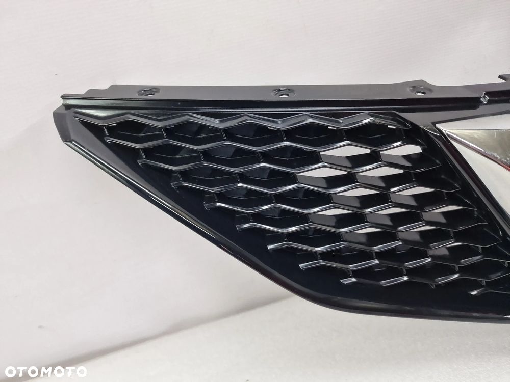NISSAN QASHQAI J11 ATRAPA / GRILL PRZEDNI PRZÓD NA / POD KAMERĘ , NR 62310-4EA0D / 62310-4EM0D , NR AUKCJI GL265 - 2