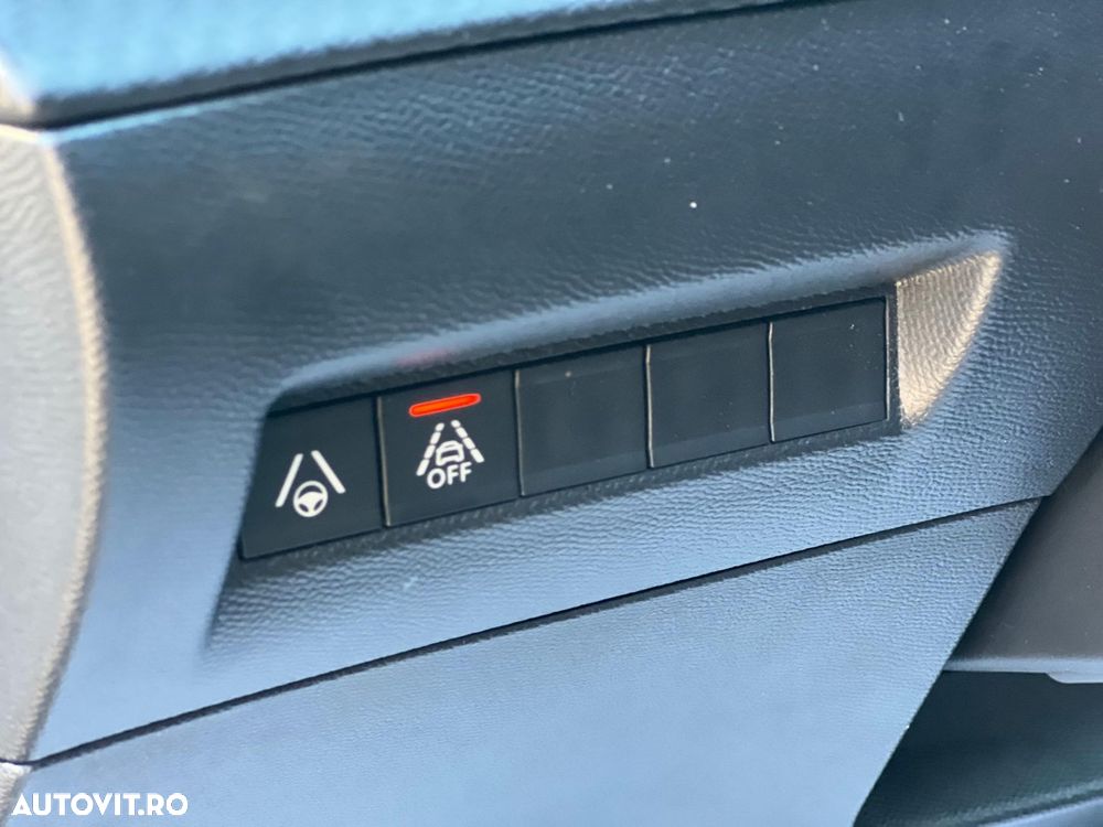 Peugeot 2008 1.2L PureTech 130 S&S EAT8 Allure - 12