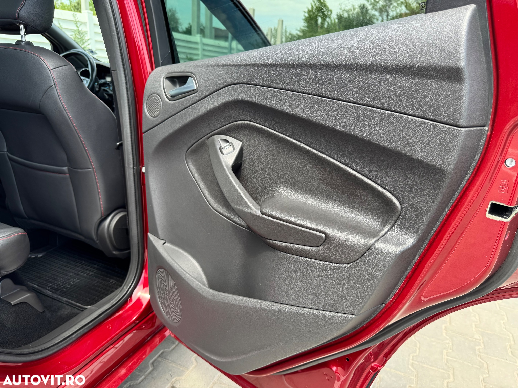 Ford Kuga 2.0 TDCi 4WD Powershift ST-Line - 26