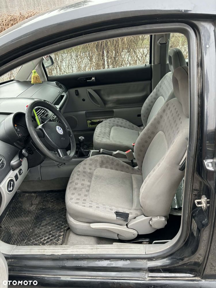 Volkswagen New Beetle - 11