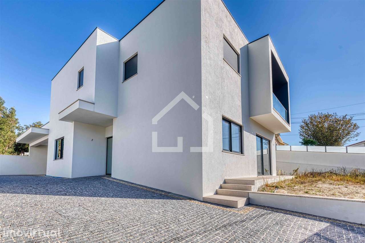 Moradia T4 NOVA - Sta Maria da Feira - Grande imagem: 2/43