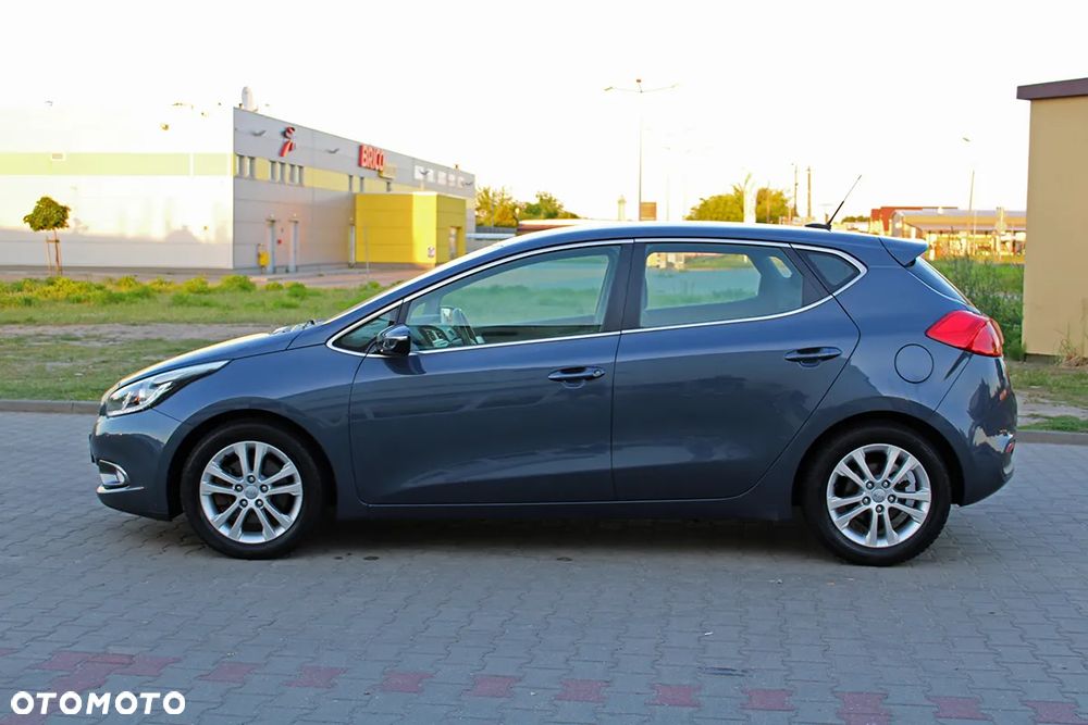 Kia Ceed 1.6 CRDi 128 Dream-Team Edition - 10