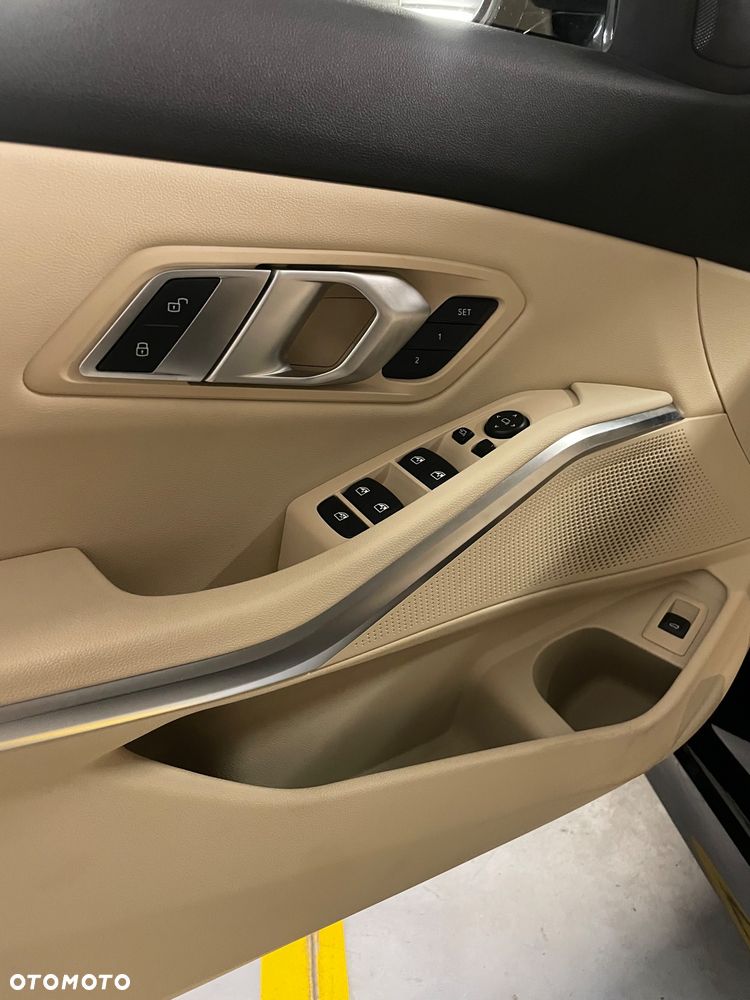 BMW Seria 3 320i xDrive Advantage - 10
