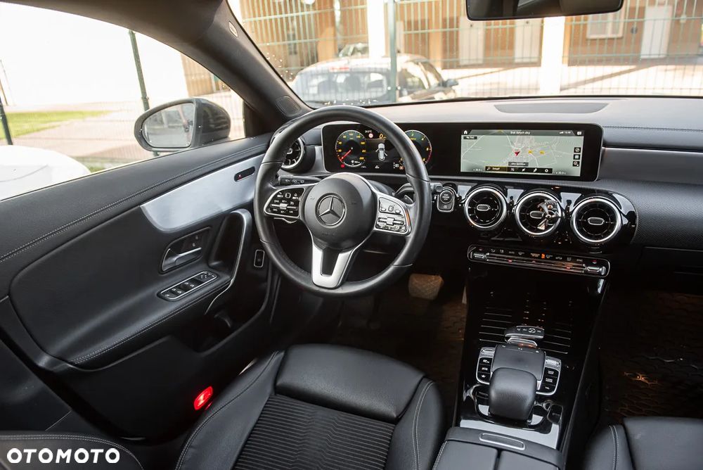 Mercedes-Benz CLA - 32