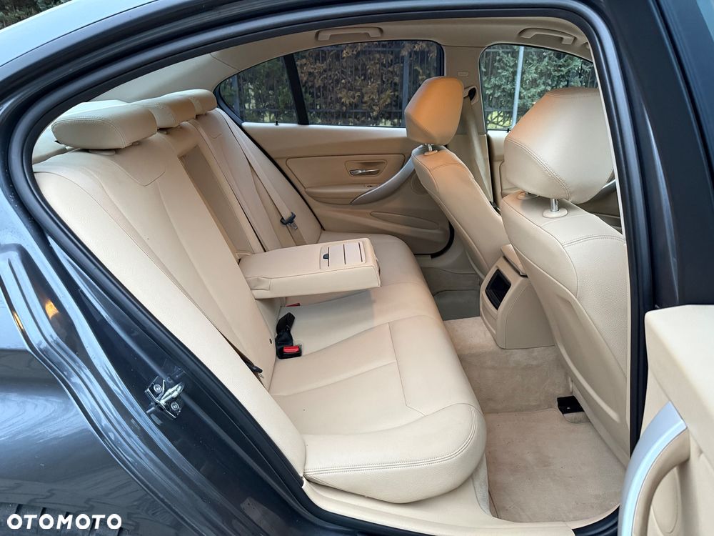 BMW Seria 3 318d Luxury Line EU6 - 23