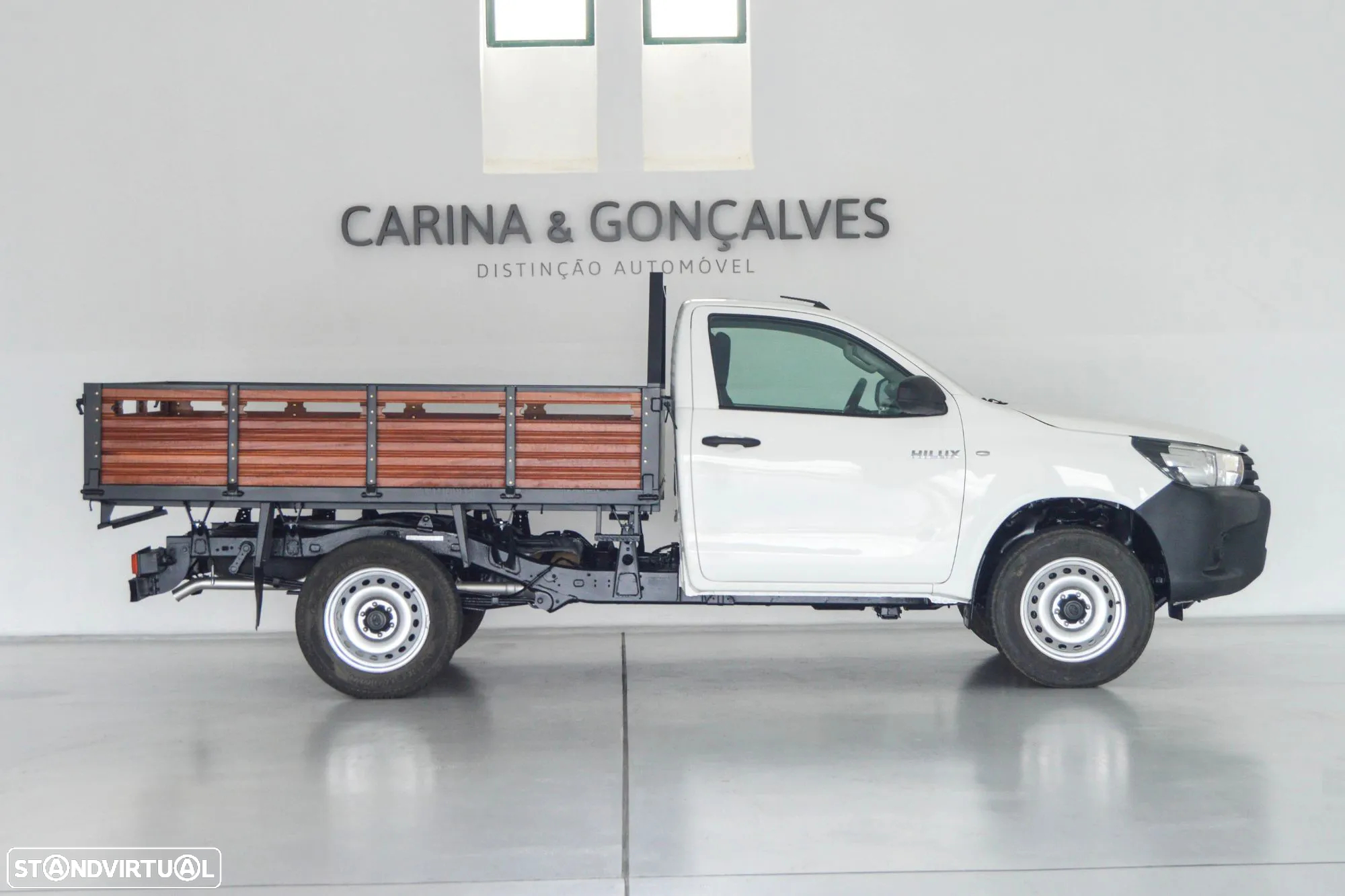 Toyota Hilux 2.4 D-4D 4X4 Cabine Simples 2L - 4