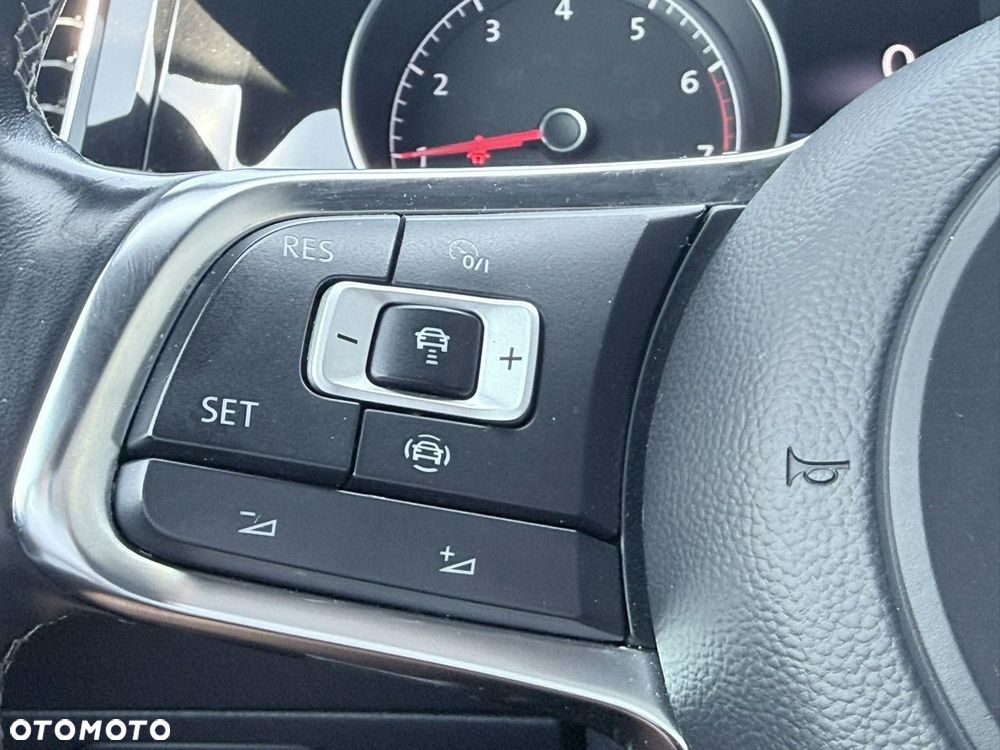 Volkswagen Golf 1.5 eTSI OPF DSG R-Line - 18