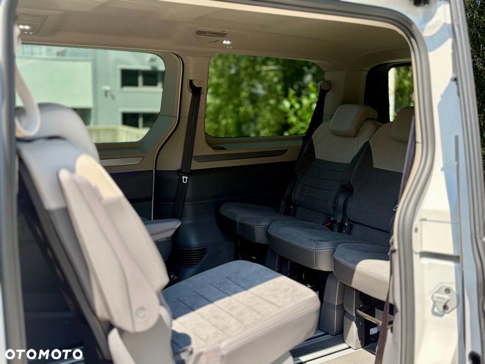 Volkswagen multivan Life L2 silnik: 2,0 l TDI SCR 150 KM / skrzynia biegów: 7-biegowa DSG rozstaw osi: 3124 mm - 19